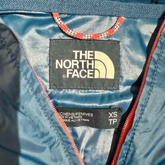 The North Face Women’s Windbreaker Packable - Picture 4 of 8
